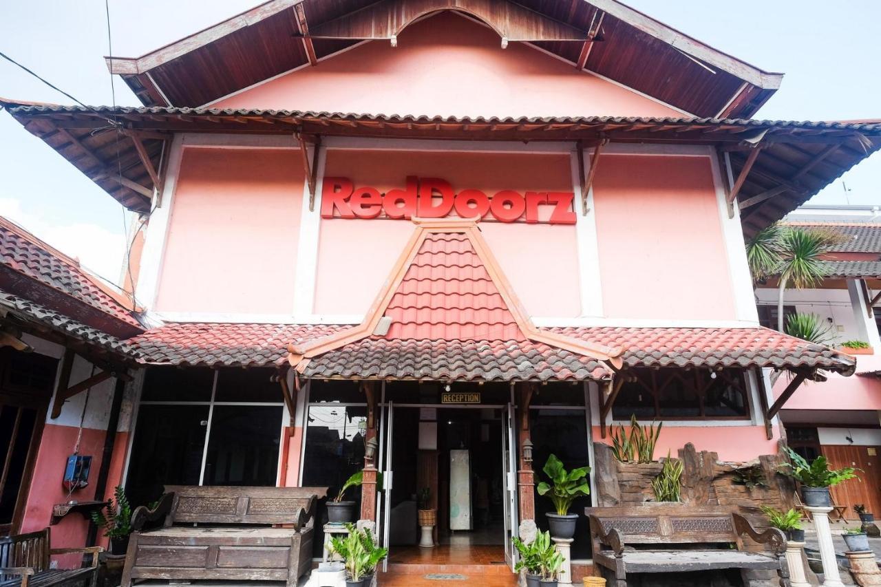 Готель Reddoorz @ Mantrijeron 2 Джок'якарта Екстер'єр фото